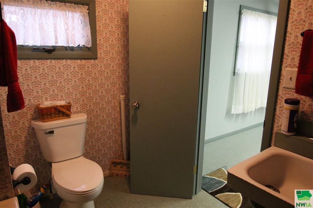 South Agora: South Agora, Marathon, IA 50565